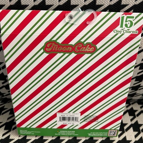 Moon Cake Clog Christmas Charms- Set of 15 - Picture 2 of 2